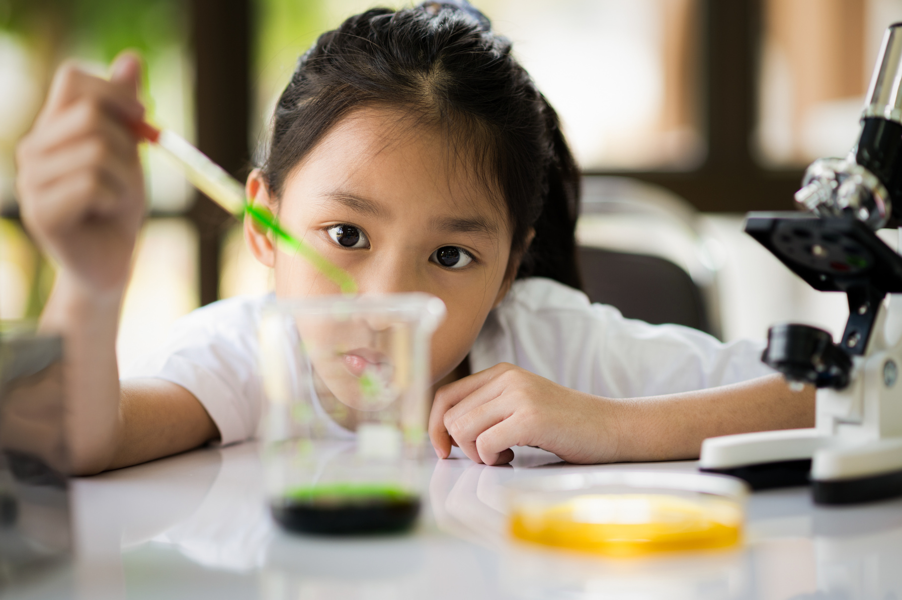 Girl scientist, fun science experiments for kids, science lab.